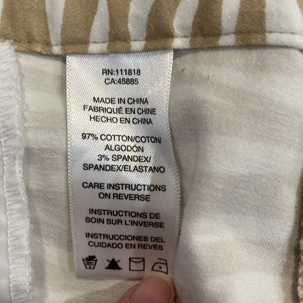 Womens Michael Kors shorts - Picture 4 of 4